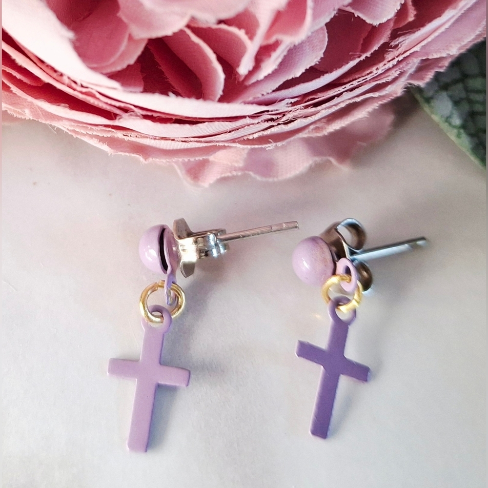 Vintage 80s 💜✝️Lilac Cross Earrings